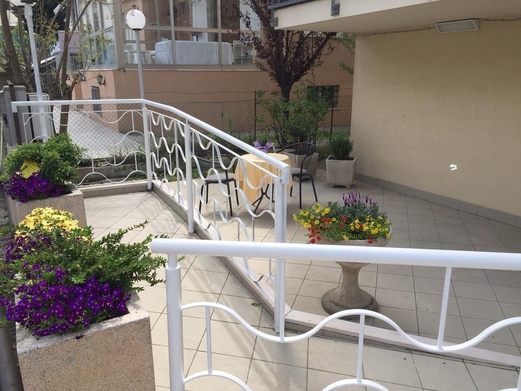 Hotel Abay Rimini Exterior photo